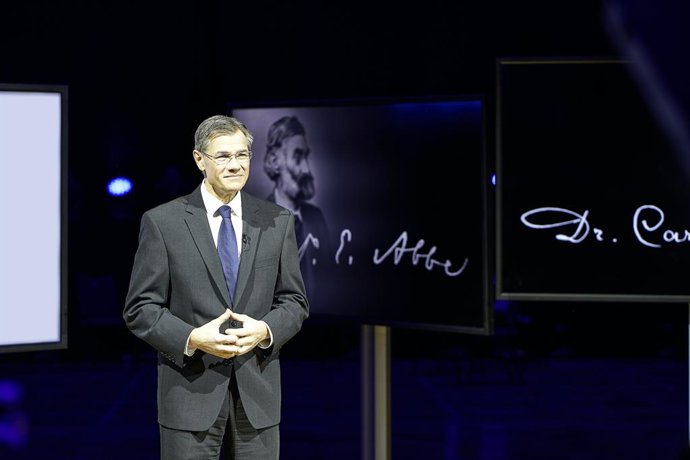 ZEISS Group President and CEO Dr. Karl Lamprecht during the virtual event to mark ZEISS' 175th anniversary at the Volkshaus in Jena (ZEISS).