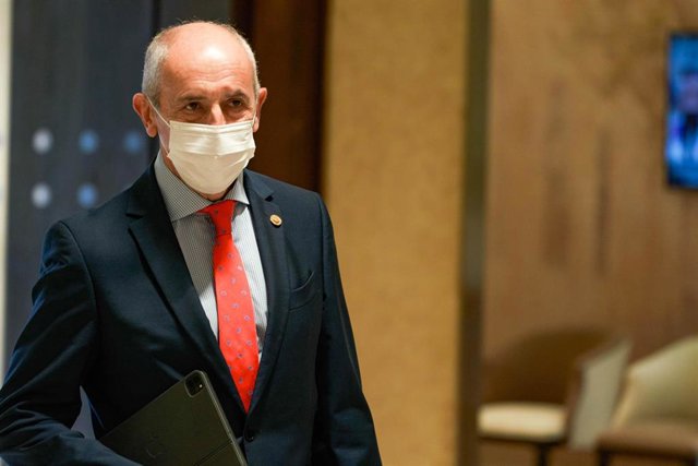 Archivo - El vicelehendakari primero y consejero de Seguridad del Gobierno Vasco, Josu Erkoreka
