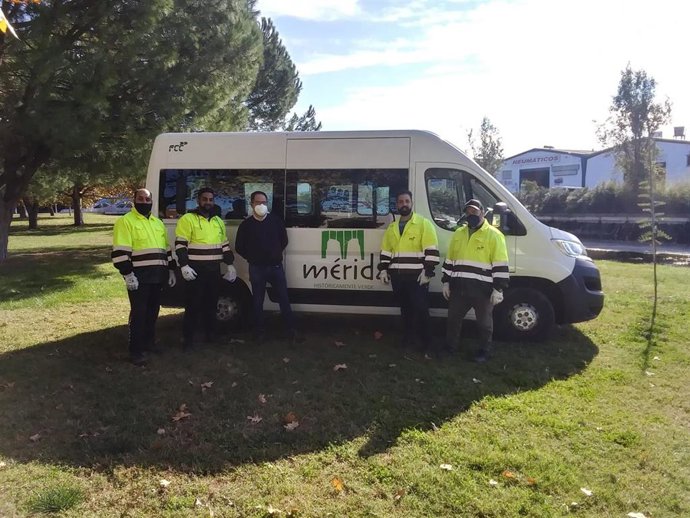 Cinco alumnos del curso de jardinería de San Vicente de Paúl hacen las prácticas en la delegación de parques de Mérida
