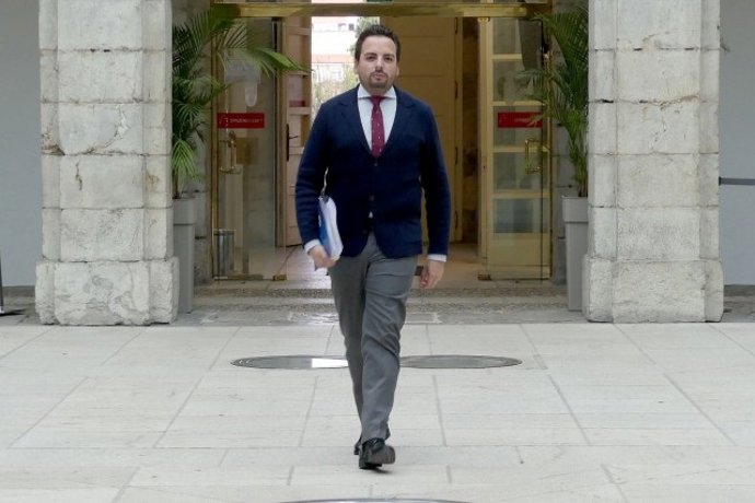 El diputado y portavoz de Educación del Grupo Popular, Álvaro Aguirre