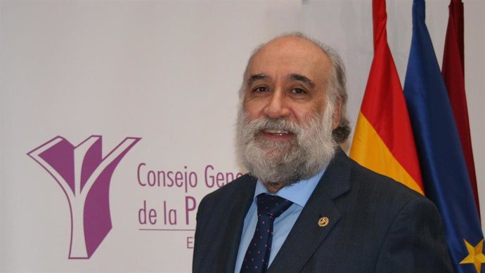 El presidente del Consejo General de la Psicología, Francisco Santolaya