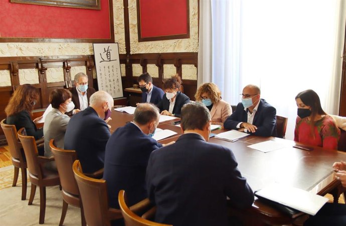 Reunión de la Junta de Gobierno del 17 de noviembre de 2021, presidida por el teniente de alcalde Manuel Saravia.