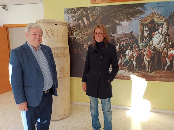 El alcalde de Santiponce y Rosa López tras su reunión