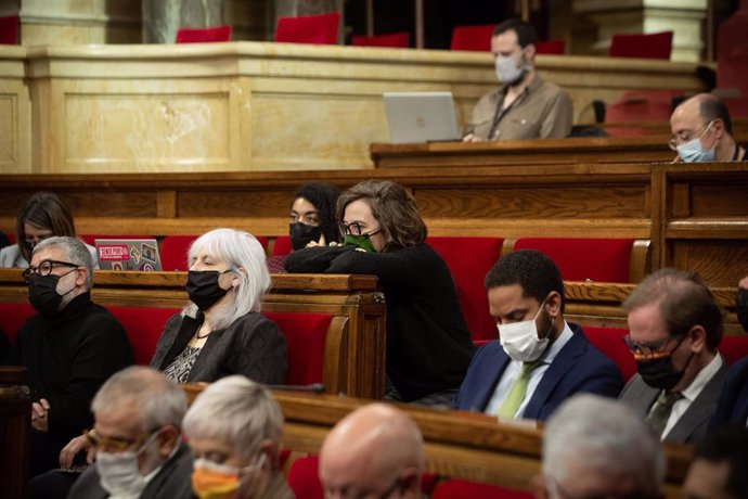 La bancada de la CUP en el pleno del Parlament