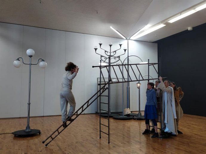 Ensayo del espectáculo 'Ombrana' que tendrá lugar el 24 de noviembre en plaza Catalunya y precederá el encendido de luces navideñas.