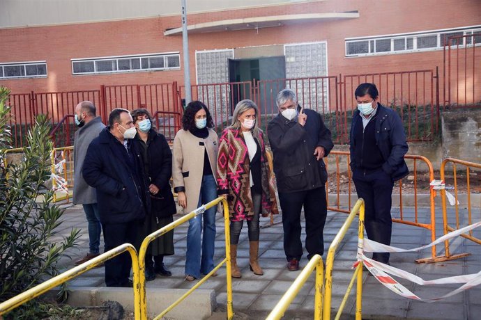 La alcaldesa de Toledo, Milagros Tolón, visita las obras de adecuación urbana del paseo Escultor Alberto Sánchez.