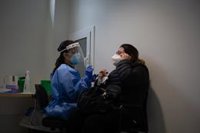 Baleares notifica 218 casos y aumenta la ocupación en UCI, aunque sigue en riesgo bajo