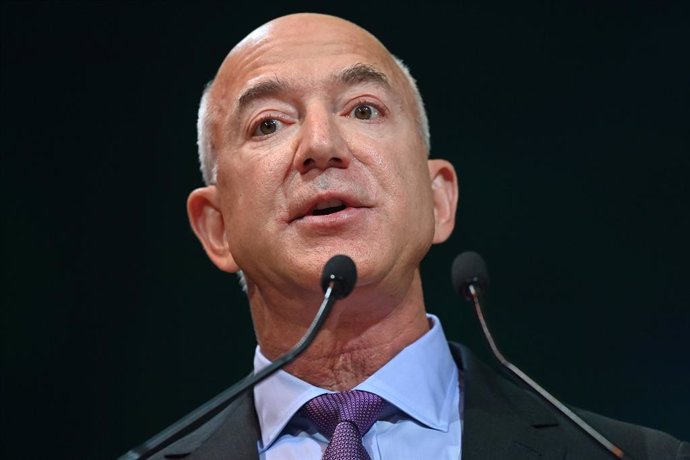 02 November 2021, United Kingdom, Glasgow: Amazon founder Jeff Bezos speaking at the Leaders' Action on Forests and Land-use event during the UN Climate Change Conference (COP26) at the Scottish Event Campus (SEC). Photo: Paul Ellis/PA Wire/dpa