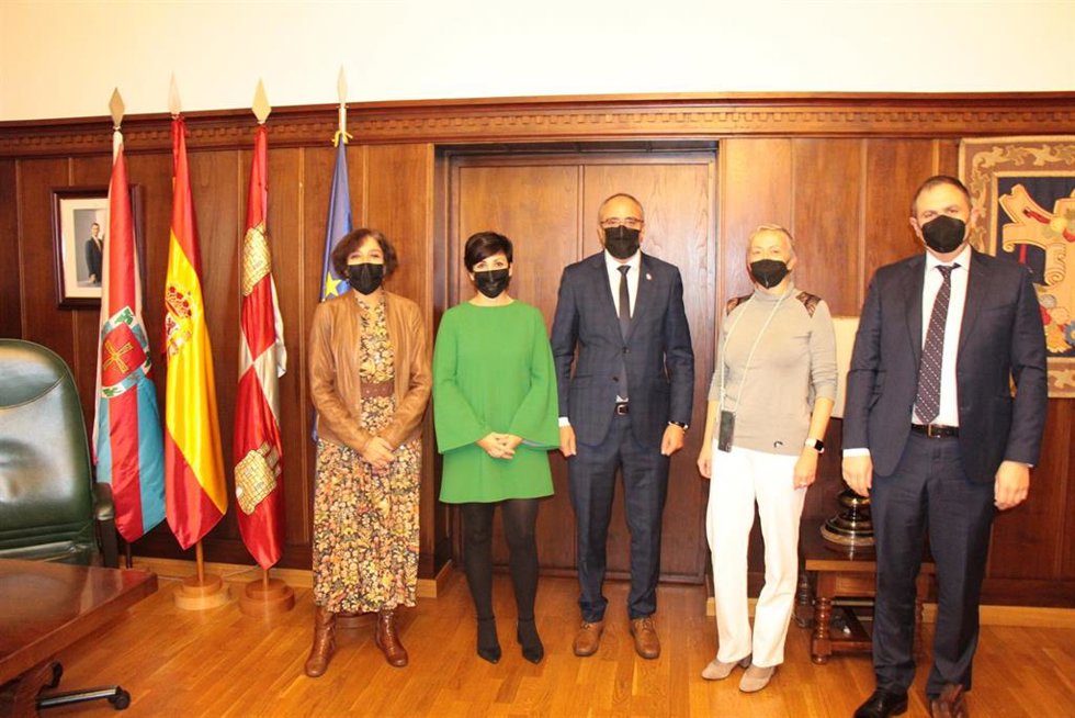 Momentos previos a la firma del convenio.