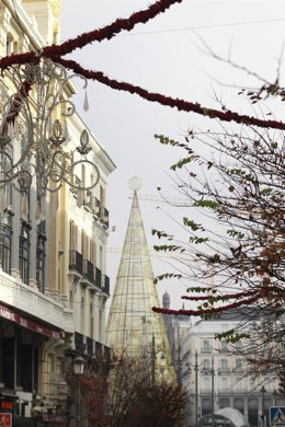 Archivo - Imagen de recurso de fiestas navideñas, Puerta del Sol de Madrid, Nochevieja, Año Nuevo.