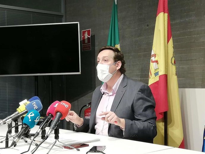 El secretario general de Educación, Francisco Javier Amaya, en rueda de prensa