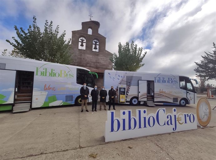 Presentación de los bibliobuses con cajero automático de la Diputación de Salamanca.