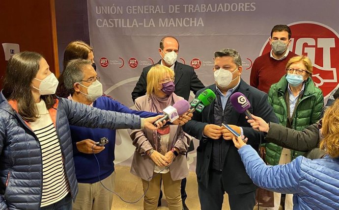 El secretario general de UGT en Castilla-La Mancha, Manuel Monforte, en las jornadas organizadas por el sindicato en Guadalajara.