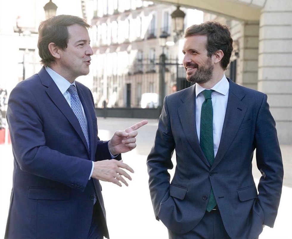 El presidente del PP, Pablo Casado, se reúne en el Congreso con el presidente de Castilla y León, Alfonso Fernández Mañueco. En  Madrid, a 17 de noviembre de 2021.
