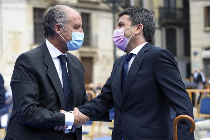 Archivo - Francisco Camps y Carlos Mazón en un acto público en mayo de 2021