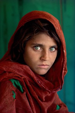 Sharbat Ghula fpotografiada por Steven McCurry en 1984