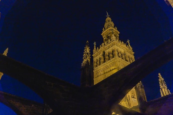 Archivo - Vistas de la Giralda desde las cubiertas de la  Catedral 