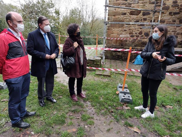 Pablo León, Alfredo Canteli y Berta Piñán, en San Miguel de Lillo