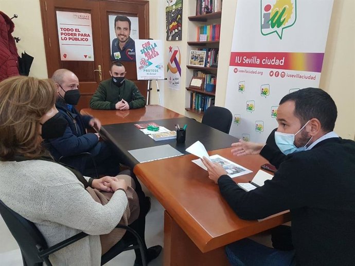 El concejal Daniel González Rojas ha mantenido una reunión con la presidenta de la Asociación de Transexuales de Andalucía (ATA)-Sylvia Rivera, Mar Cambrollé.