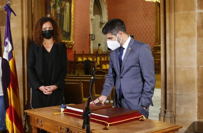 Toma de posesión de Javier de Juan como conseller de Presidencia en el Consell de Mallorca.