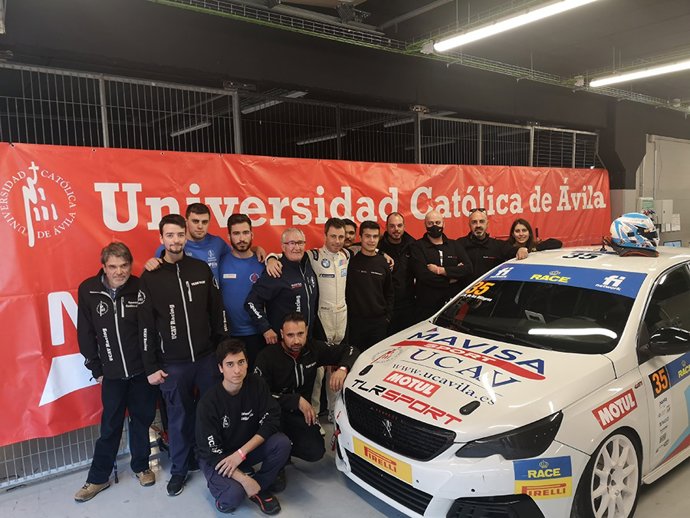 Archivo - El equipo Mavisa by UCAV Racing Engineering de la Universidad Católica de Ávila (UCAV) y el piloto José Manuel de los Milagros  en el Circuit de Catalunya-Barcelona.