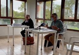 Archivo - Rueda de prensa de los vecinos de El Pisón para anunciar su querella contra los responsables de la depuradora del Este en Gijón (Archivo)