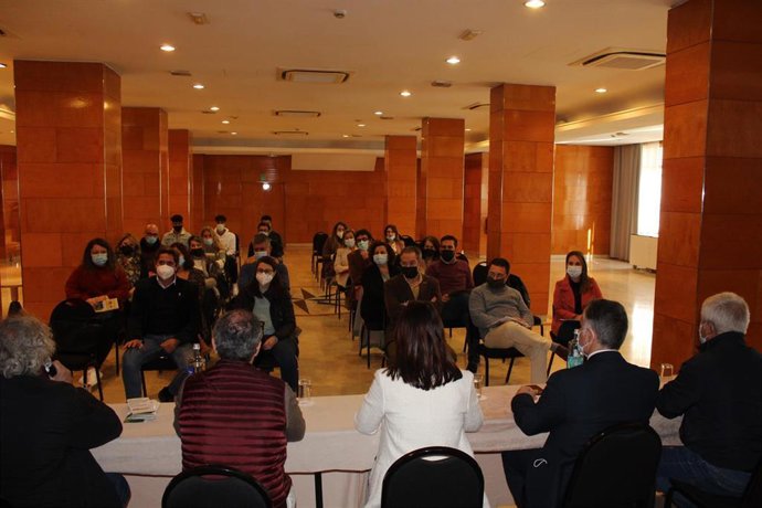 Presentación a las empresas asociadas de Freshuelva del servicio de intermediación laboral con jóvenes extutelados.
