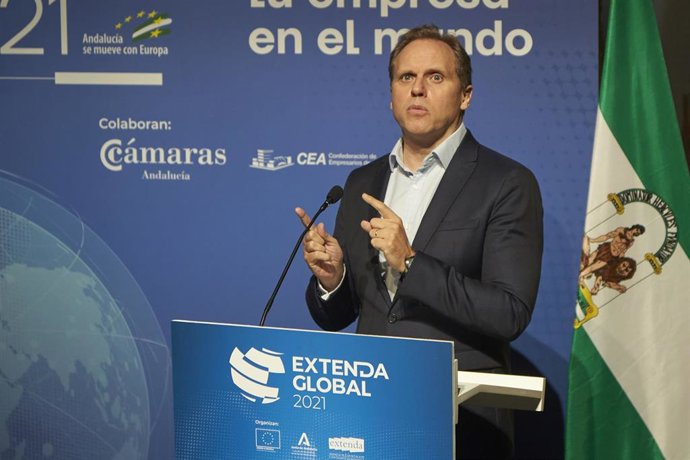 El economista Daniel Lacalle, durante su conferencia en Extenda Global, en Fibes. 