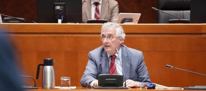 El consejero de Agricultura, Ganadería y Medio Ambiente, Joaquín Olona, ha presentado el presupuesto de su Departamento en las Cortes.