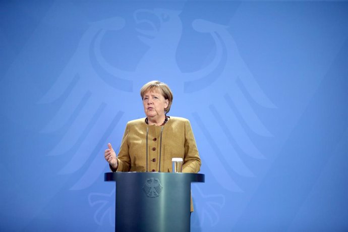 Archivo - FILED - 12 October 2021, Berlin: German Chancellor Angela Merkel speaks during a press conference at the Federal Chancellery. Photo: Christoph Soeder/dpa