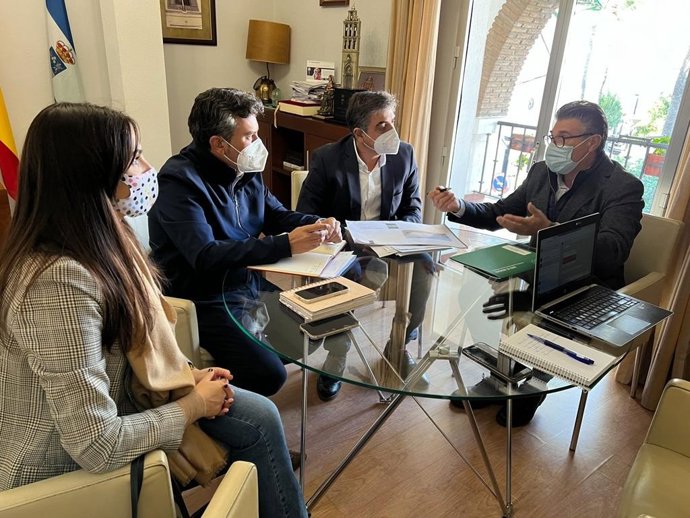 Tenientes de alcalde del Ayuntamiento de Lepe se reúnen con el director general de Servicios Sociales de la Junta, Francisco Vidal.