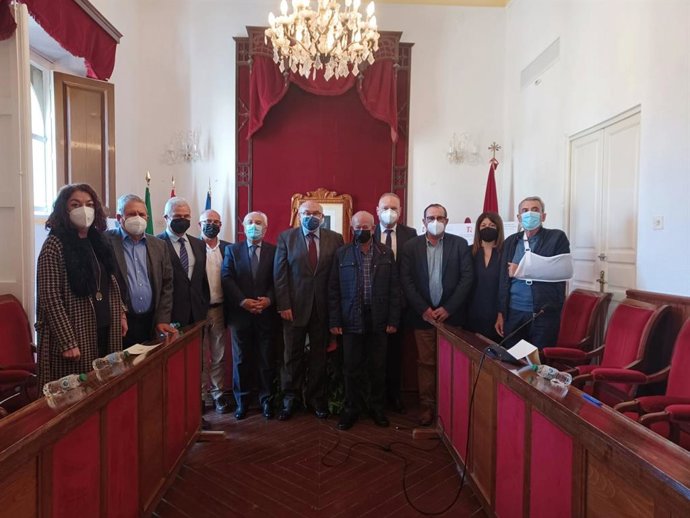 Firma de convenios con regantes en Cuevas del Almanzora, en Almería