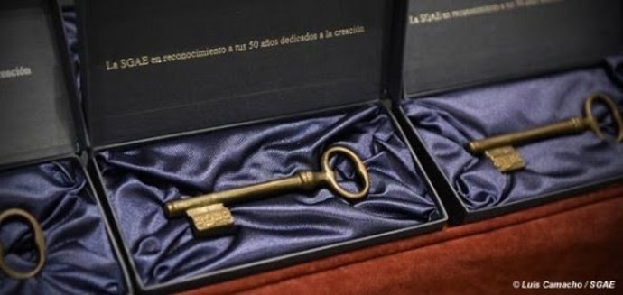La SGAE entrega la llave de la Casa de los Autores a creadores valencianos que cumplen 50 años en la entidad