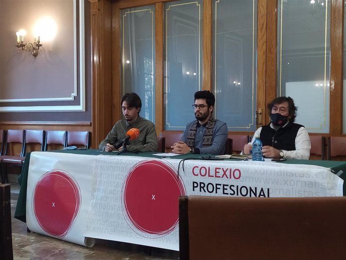 Mohammad Ali Hoseini, un periodista afgano refugiado en Galicia, en rueda de prensa en Ourense.