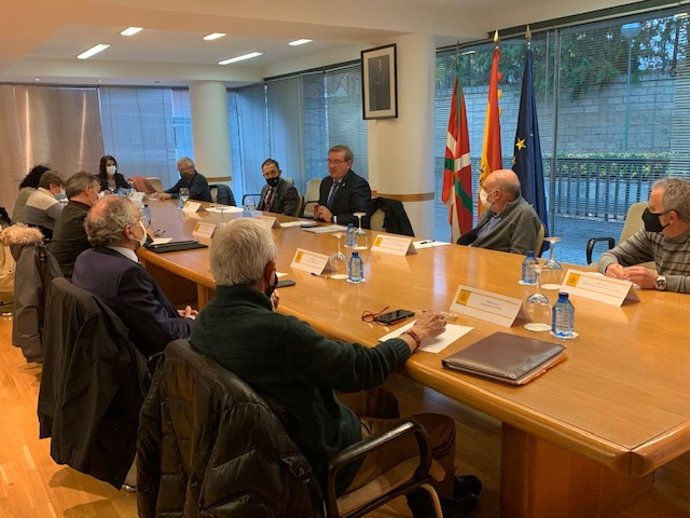Fernando Martínez López, en su reunión con asociaciones vascas