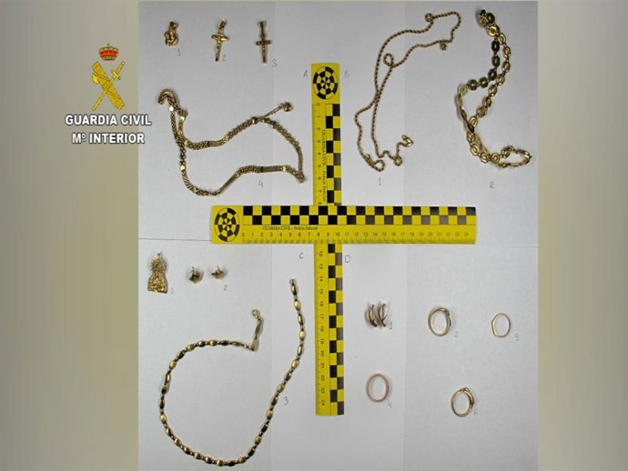 Joyas recuperadas por la Guardia Civil.