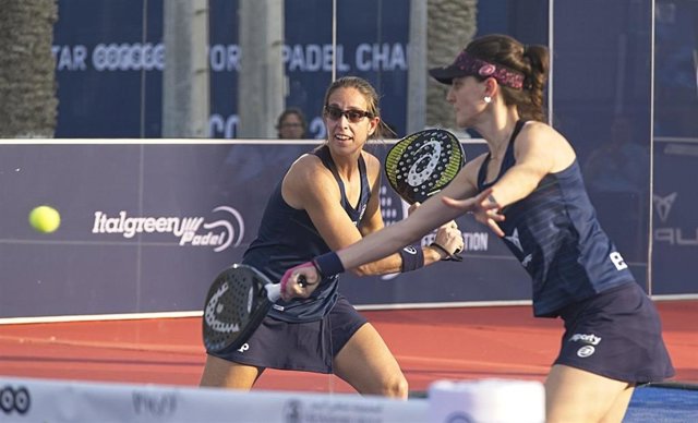 Las jugadoras de pádel Lucía Sainz y Tamara Icardo en el partido entre España y Japón en el Mundial de Pádel de Doha 2021