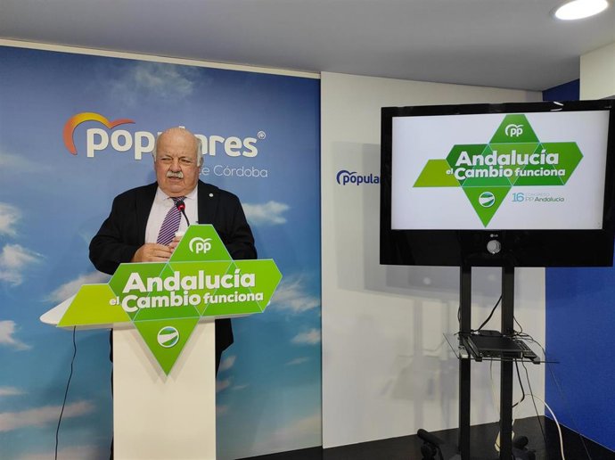 El portavoz de Salud y Familias del PP andaluz y consejero del ramo, Jesús Aguirre.
