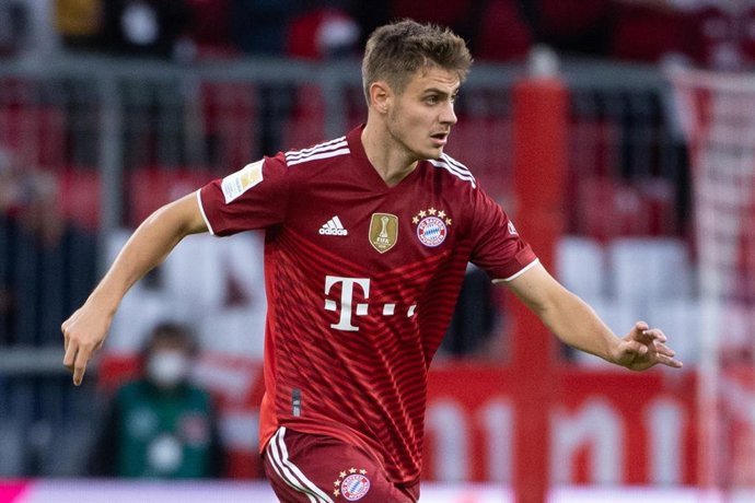 Archivo - El jugador del Bayern de Múnich Josip Stanisic en un partido de la Bundesliga 2021/22
