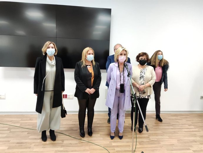 Verónica Casado aborda la situación sanitaria durante su visita al Hospital de Soria