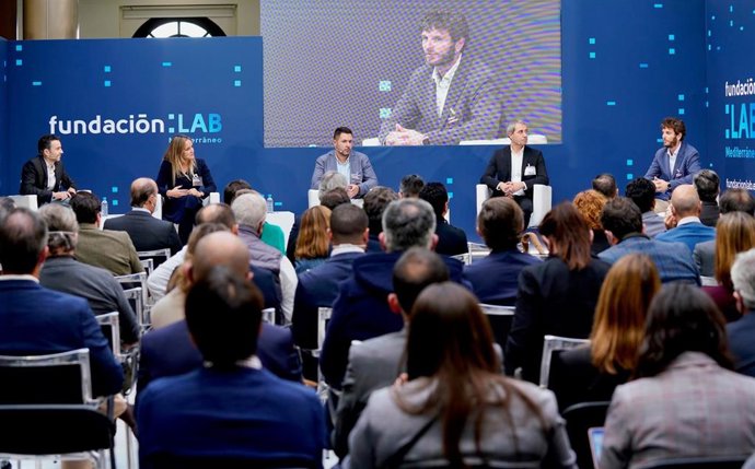 Mesa redonda de Fundación LAB Mediterráneo junto a la APV