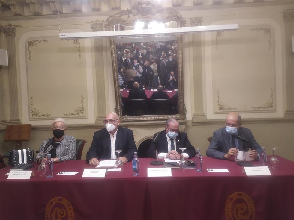 Francisco Igea acude a la presentación del documental 'Pasaje de ida. Ágora'. En Palencia.