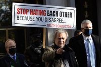 Bannon se declara inocente de desacato al Congreso por no colaborar en la investigación del asalto al Capitolio