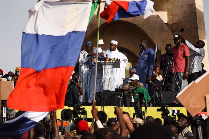 Archivo - 04 June 2021, Mali, Bamako: Leader of the coalition M5-RFP Choguel Kokalla Maiga delivers a speech at Independence Square to mark the first anniversary of founding the movement. Photo: Nicolas Remene/Le Pictorium Agency via ZUMA/dpa