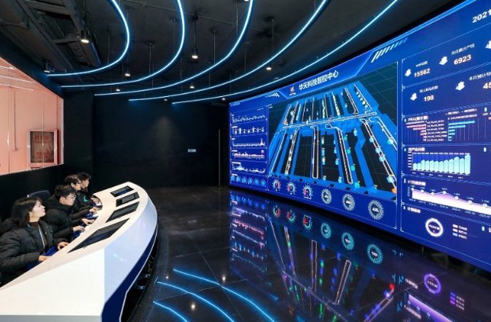 Photo shows the smart control center of Huatian Technology (Kunshan) Electronics Co., Ltd., located in Kunshan.