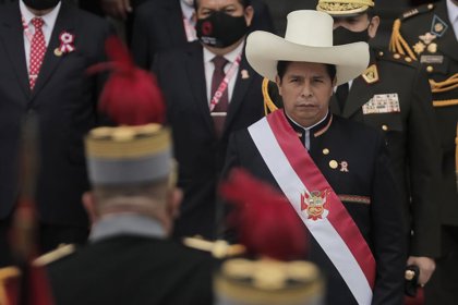 Pedro Castillo toma juramento a los nuevos ministros de Defensa y Producción de Perú