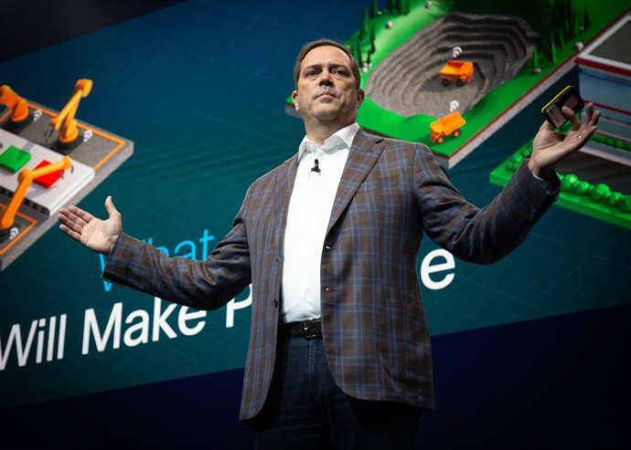 Archivo - El consejero delegado de Cisco Chuck Robbins durante una ponencia en el Mobile World Congress Barcelona - MWC 2019. 
