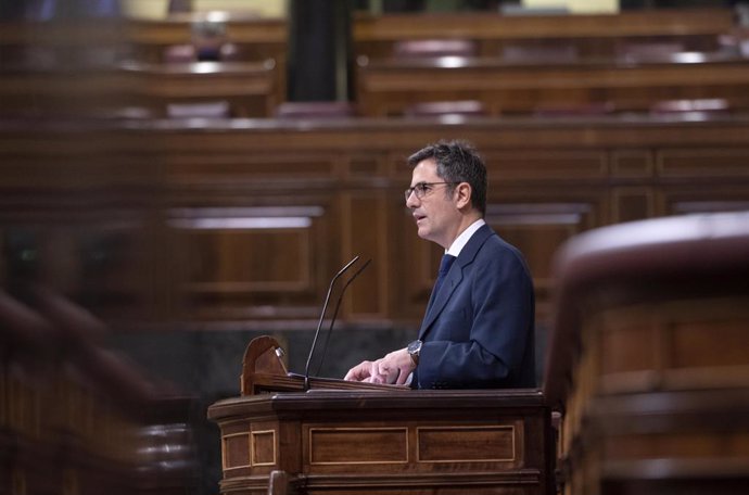 El ministro de la Presidencia, Relaciones con las Cortes y Memoria Democrática, Félix Bolaños, interviene en una sesión plenaria del Congreso de los Diputados, a 11 de noviembre de 2021, en Madrid, (España). El Pleno del Congreso de los Diputados elige 