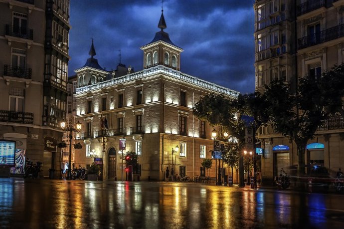 Archivo - Palacio de los Chapiteles, sede del IER, y de la Consejería de Igualdad