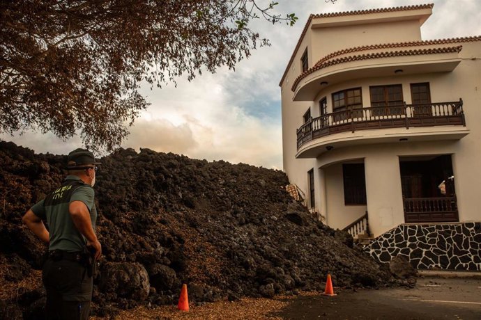 La lava del volcán de cumbre vieja llega a una casa del municipio de La Laguna